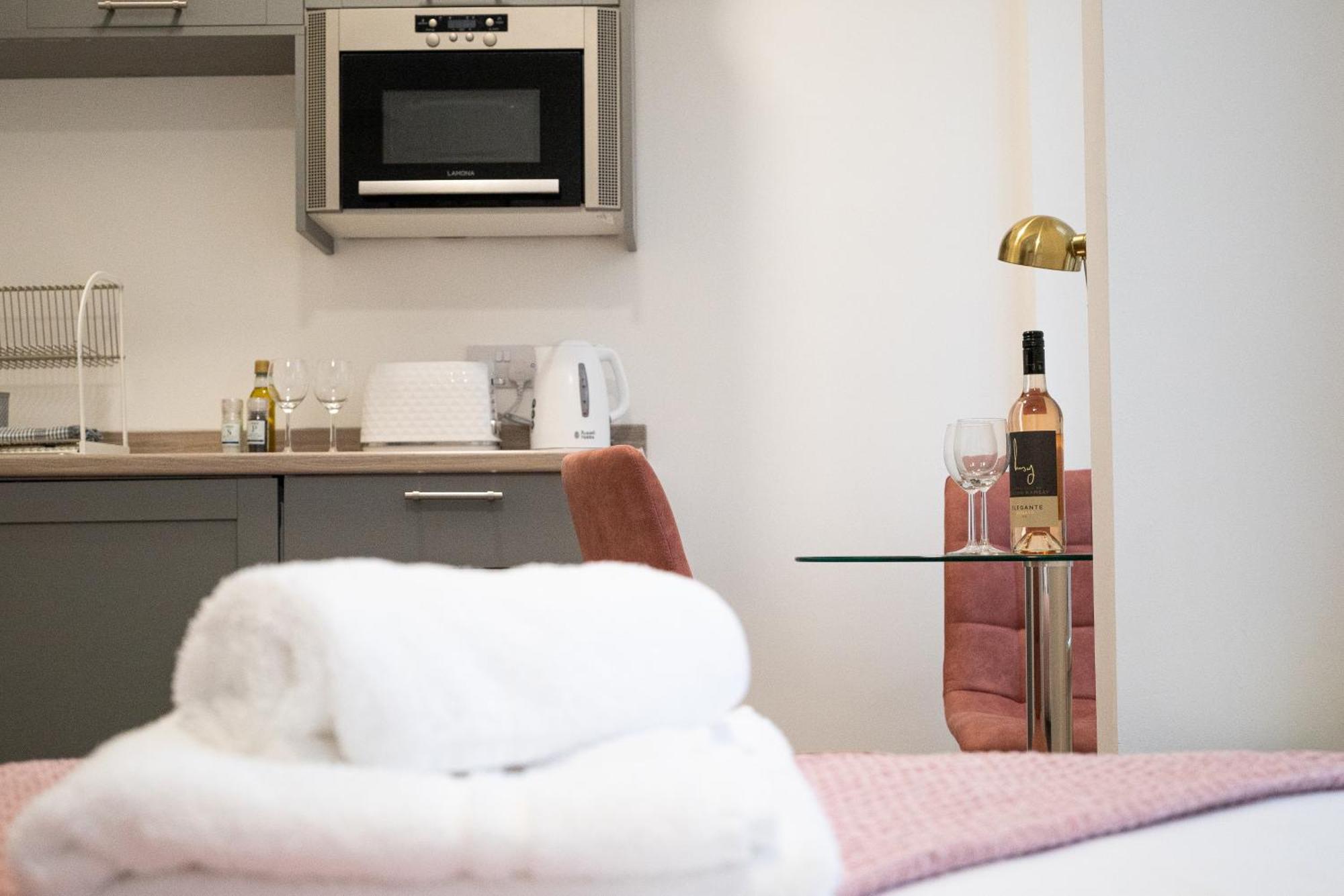 Elmo River Studios - 6 En-Suites In Wallasey - Easy Parking - Short And Long Stays Welcome Luaran gambar