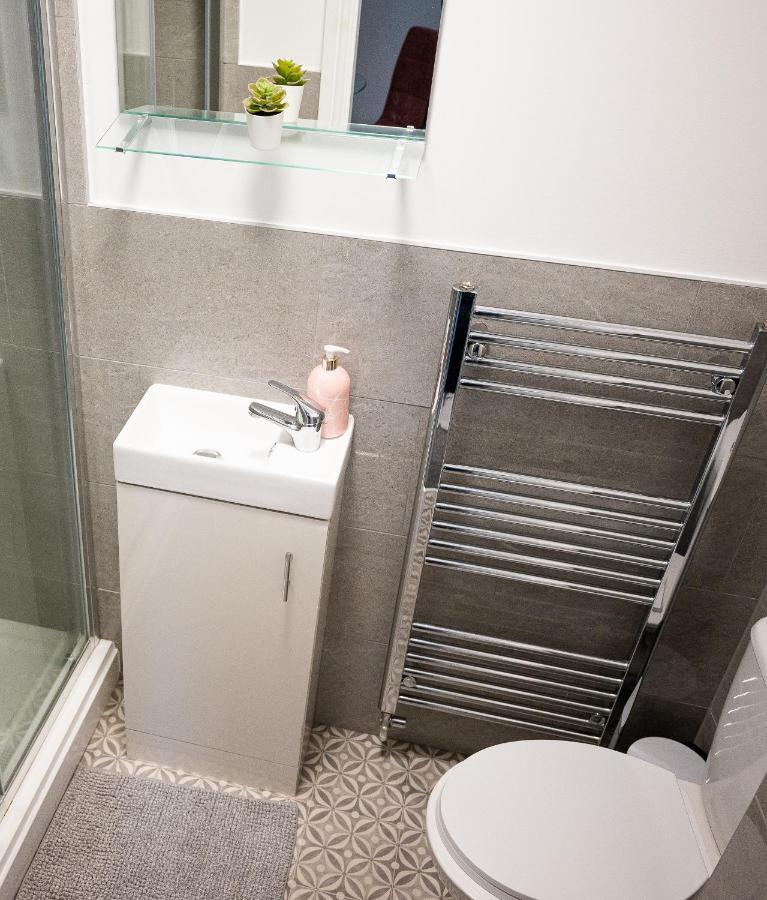 Elmo River Studios - 6 En-Suites In Wallasey - Easy Parking - Short And Long Stays Welcome Luaran gambar