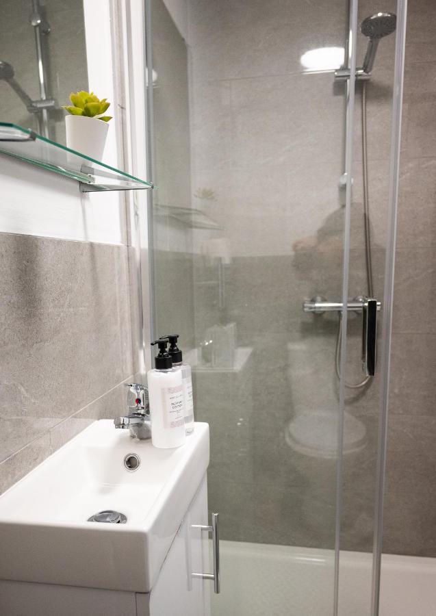 Elmo River Studios - 6 En-Suites In Wallasey - Easy Parking - Short And Long Stays Welcome Luaran gambar